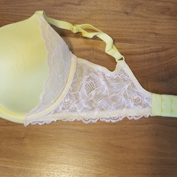 Victoria's Secret Bra - Picture 2 of 2